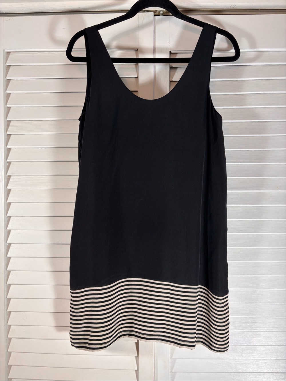 Joie Black Silk Sleeveless Shift Dress Cream Striped Hem Size Small